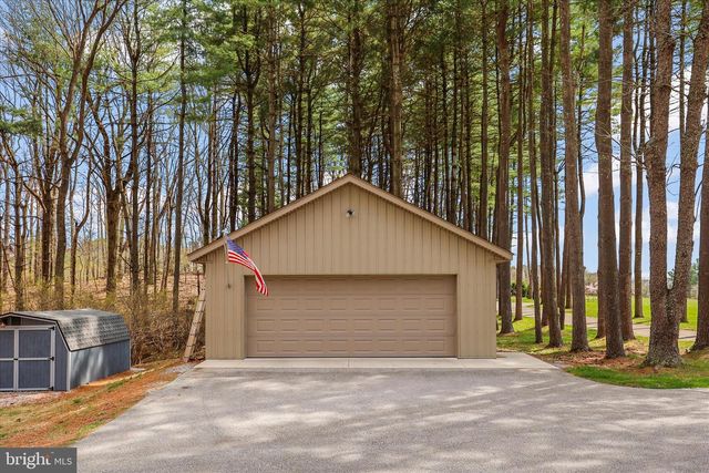 15 MAPLE GROVE RD, Hanover, PA 17331