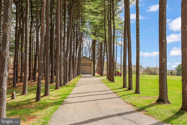 15 MAPLE GROVE RD, Hanover, PA 17331