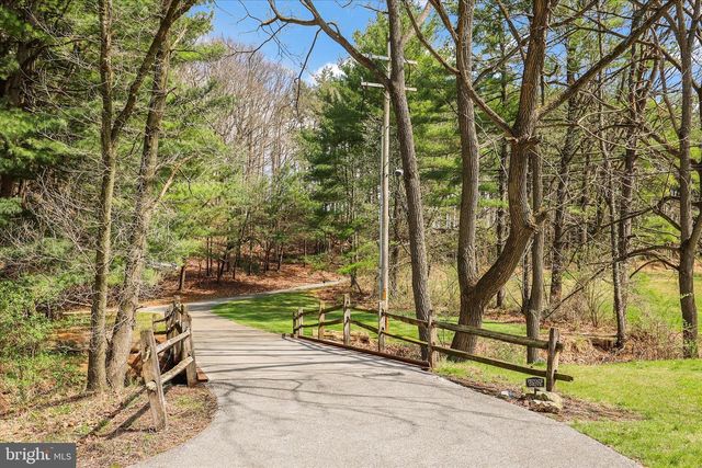 15 MAPLE GROVE RD, Hanover, PA 17331