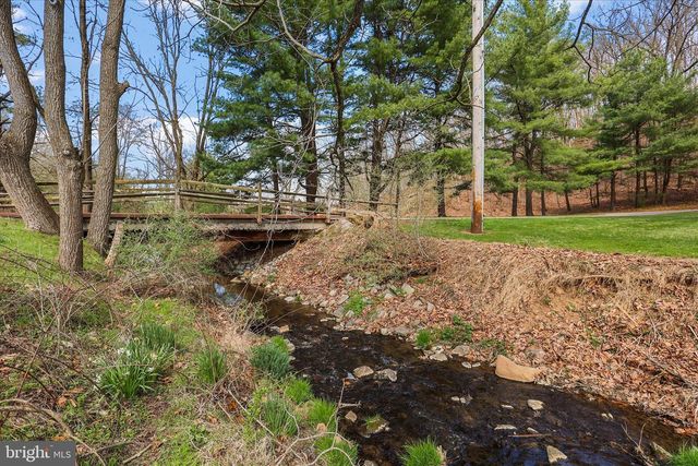 15 MAPLE GROVE RD, Hanover, PA 17331
