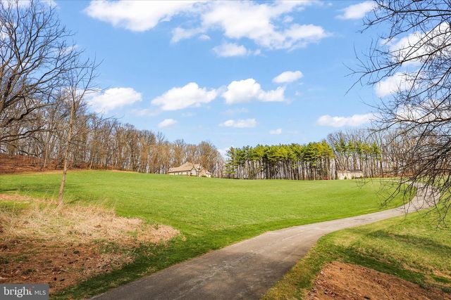 15 MAPLE GROVE RD, Hanover, PA 17331