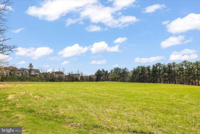 15 MAPLE GROVE RD, Hanover, PA 17331