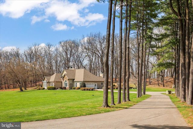 15 MAPLE GROVE RD, Hanover, PA 17331