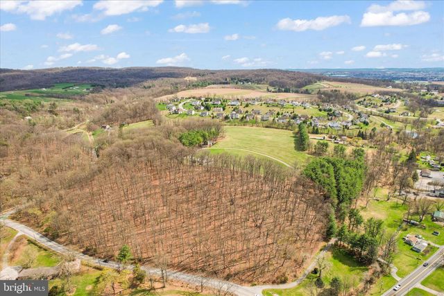 15 MAPLE GROVE RD, Hanover, PA 17331