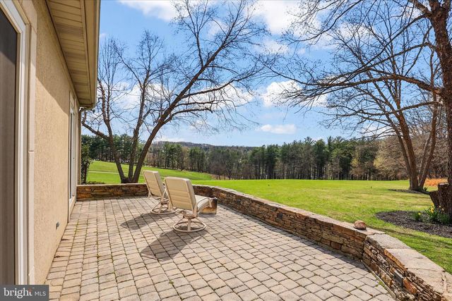 15 MAPLE GROVE RD, Hanover, PA 17331