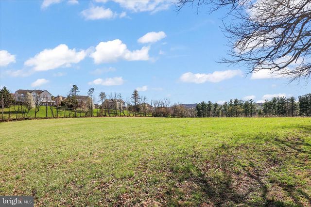 15 MAPLE GROVE RD, Hanover, PA 17331