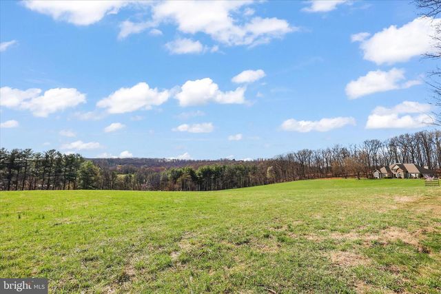15 MAPLE GROVE RD, Hanover, PA 17331