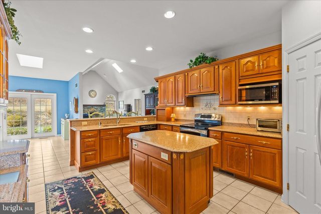 15 MAPLE GROVE RD, Hanover, PA 17331