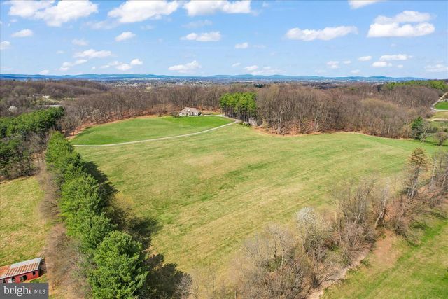 15 MAPLE GROVE RD, Hanover, PA 17331