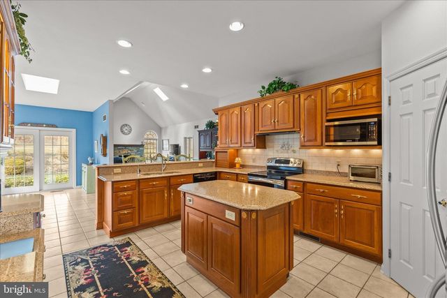 15 MAPLE GROVE RD, Hanover, PA 17331