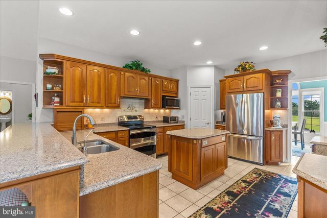 15 MAPLE GROVE RD, Hanover, PA 17331