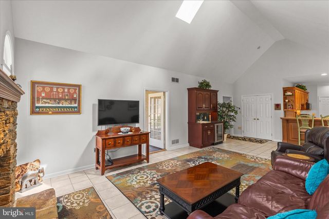 15 MAPLE GROVE RD, Hanover, PA 17331