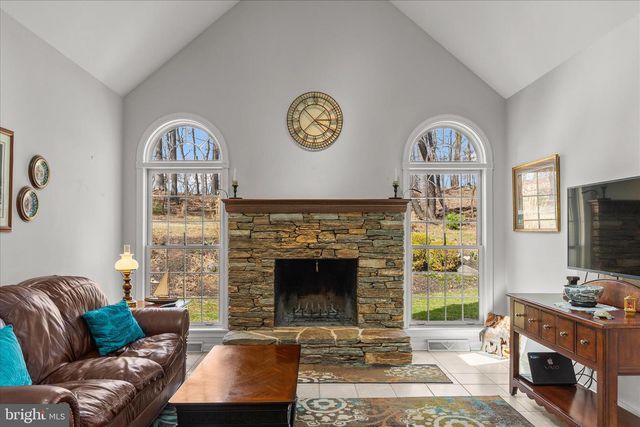 15 MAPLE GROVE RD, Hanover, PA 17331