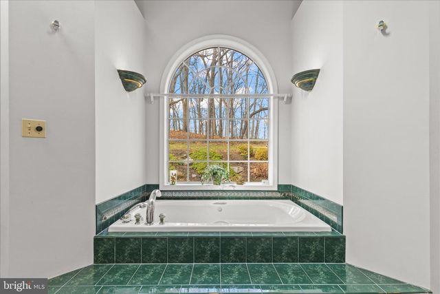 15 MAPLE GROVE RD, Hanover, PA 17331