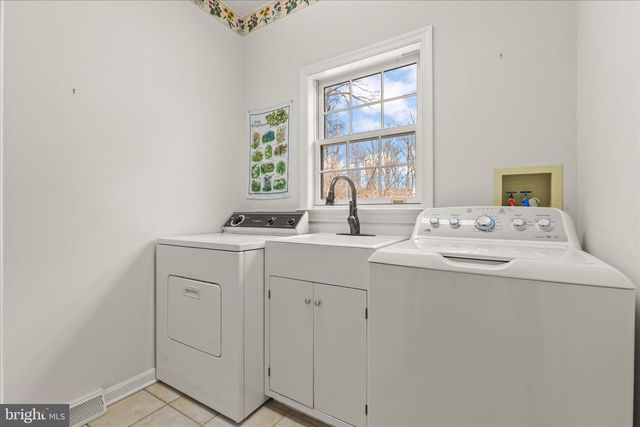 15 MAPLE GROVE RD, Hanover, PA 17331