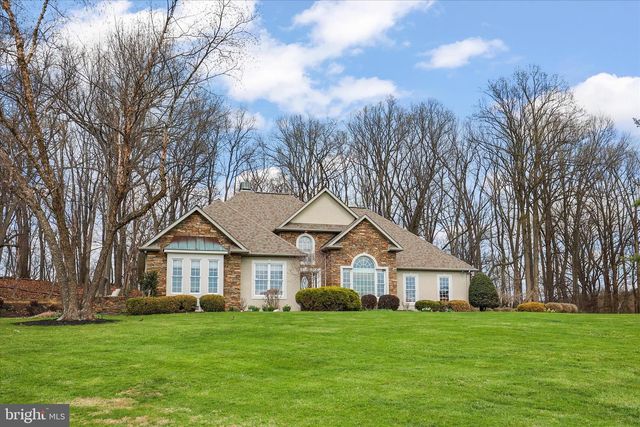 15 MAPLE GROVE RD, Hanover, PA 17331