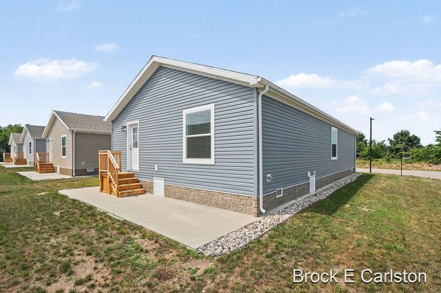 1283 E Ellis Road 27, Norton Shores, MI 49441