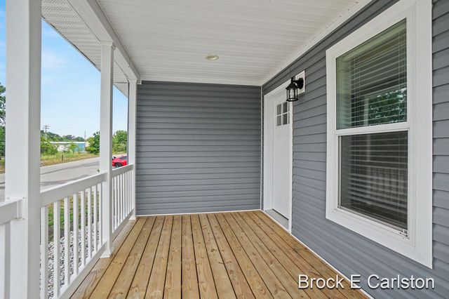 1283 E Ellis Road 27, Norton Shores, MI 49441