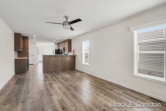1283 E Ellis Road 27, Norton Shores, MI 49441