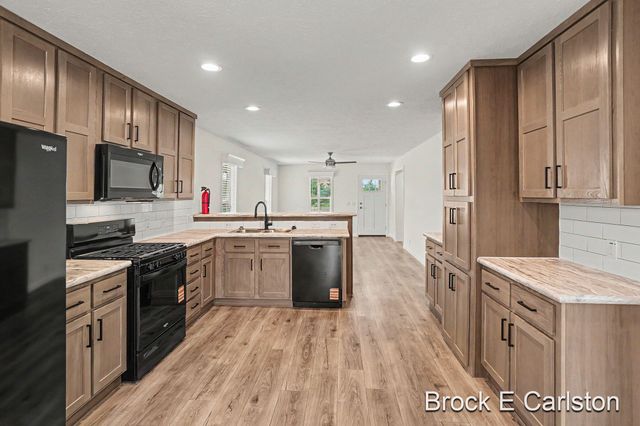1283 E Ellis Road 27, Norton Shores, MI 49441