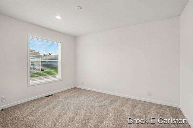 1283 E Ellis Road 27, Norton Shores, MI 49441