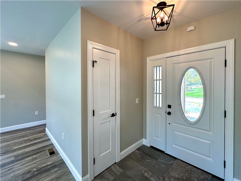 Image 13 of property listing at 2970 Green Leaf Crt, Neshannock Twp, PA 16105