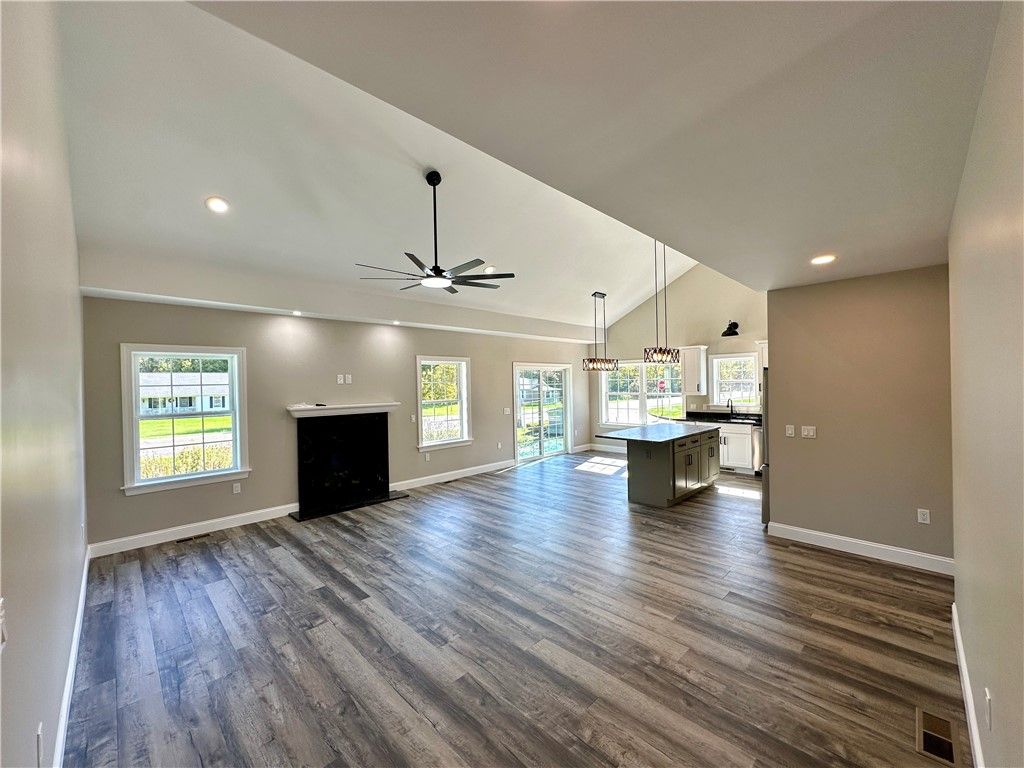 Image 14 of property listing at 2970 Green Leaf Crt, Neshannock Twp, PA 16105