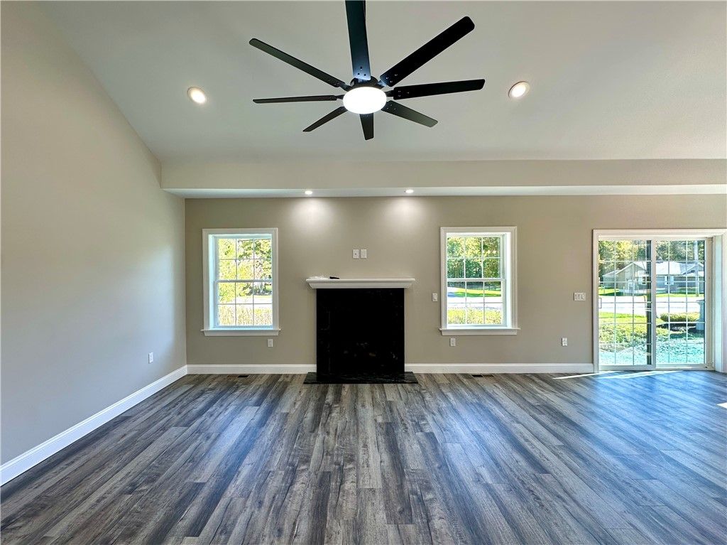 Image 15 of property listing at 2970 Green Leaf Crt, Neshannock Twp, PA 16105