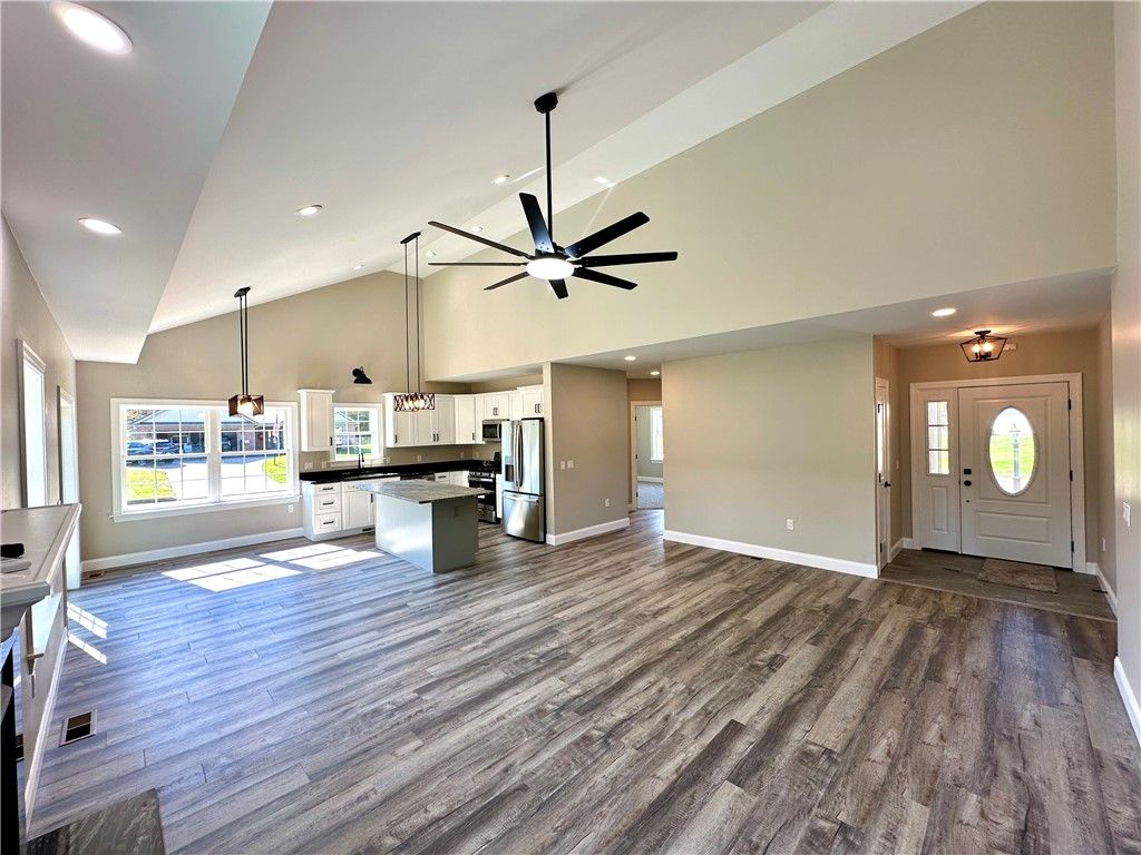 Image 16 of property listing at 2970 Green Leaf Crt, Neshannock Twp, PA 16105