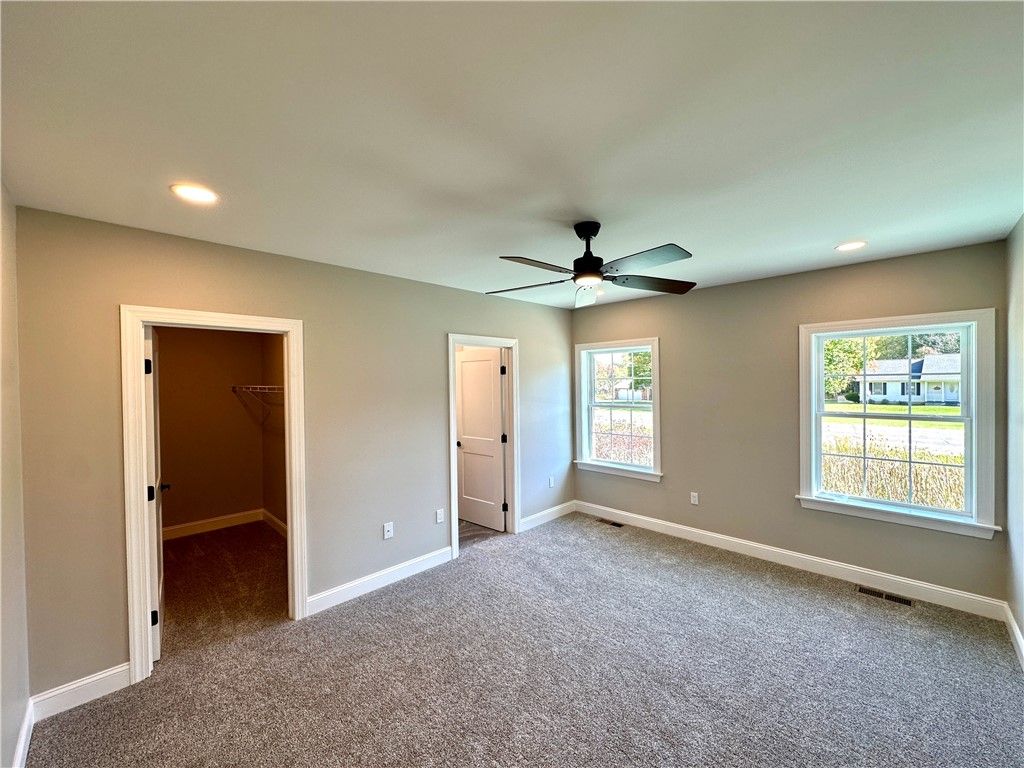 Image 26 of property listing at 2970 Green Leaf Crt, Neshannock Twp, PA 16105