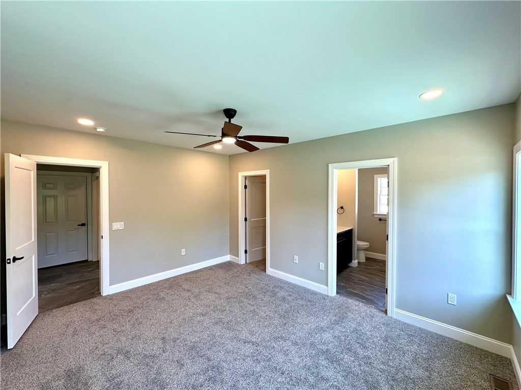 Image 27 of property listing at 2970 Green Leaf Crt, Neshannock Twp, PA 16105