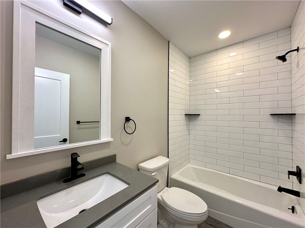 Image 34 of property listing at 2970 Green Leaf Crt, Neshannock Twp, PA 16105