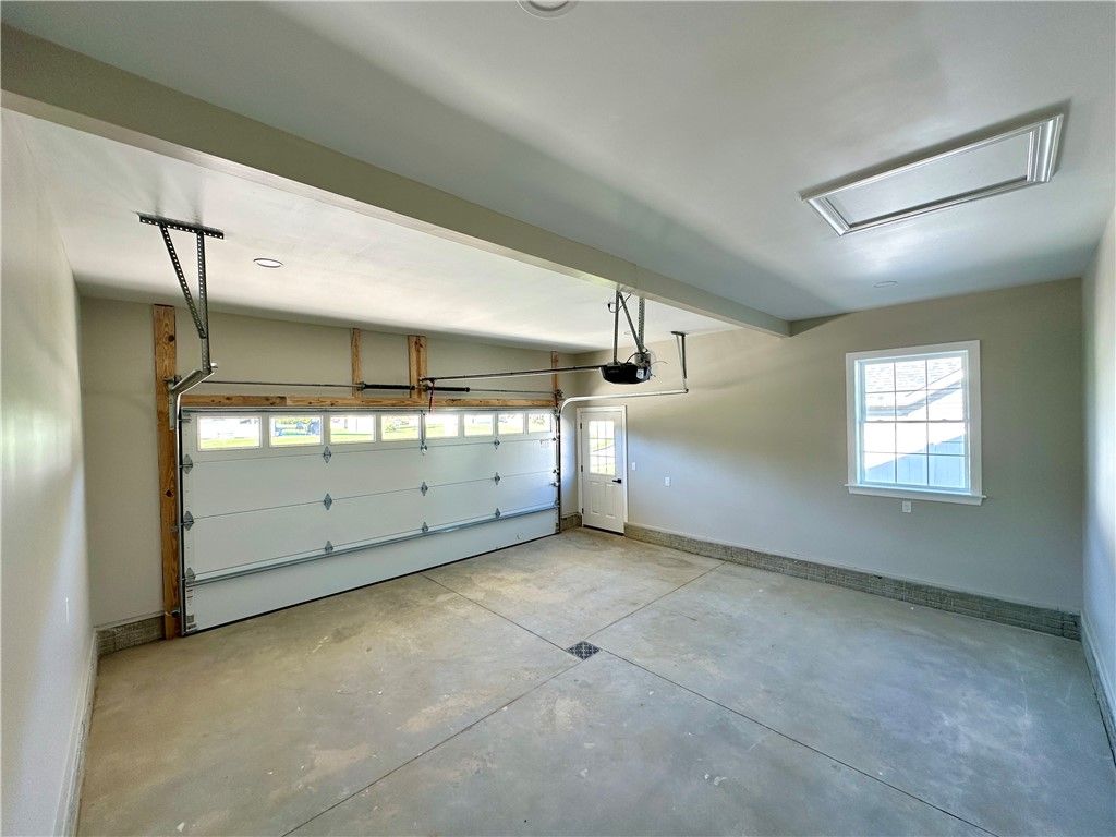 Image 36 of property listing at 2970 Green Leaf Crt, Neshannock Twp, PA 16105