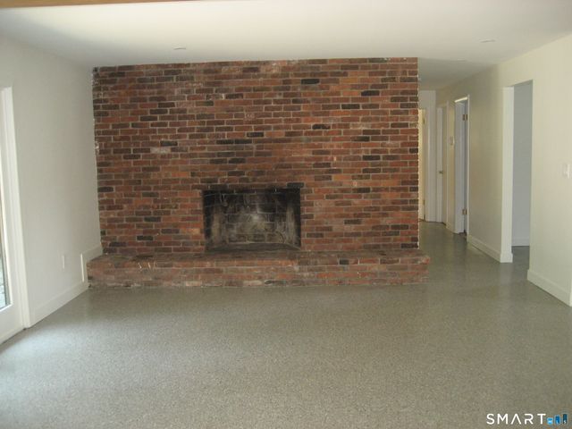 10 Royal Oaks Drive, Norwich, CT 06360