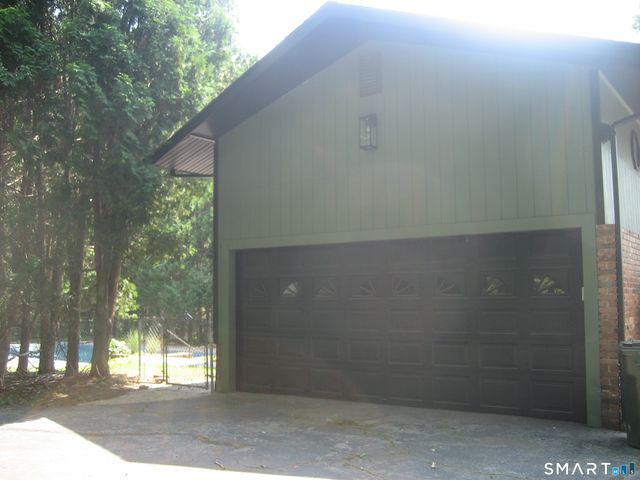10 Royal Oaks Drive, Norwich, CT 06360