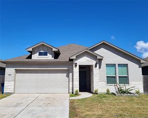 1030 Ocean Breeze St, Portland, TX 78374