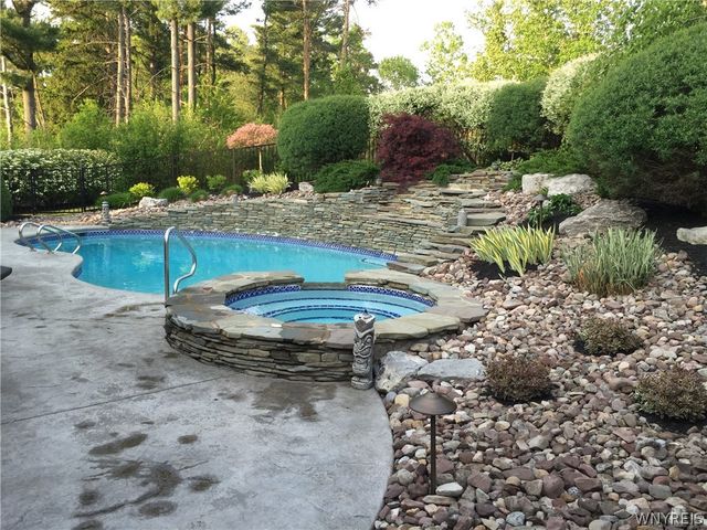 5 Kingfisher Court, Orchard Park, NY 14127