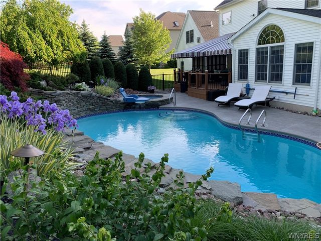 5 Kingfisher Court, Orchard Park, NY 14127