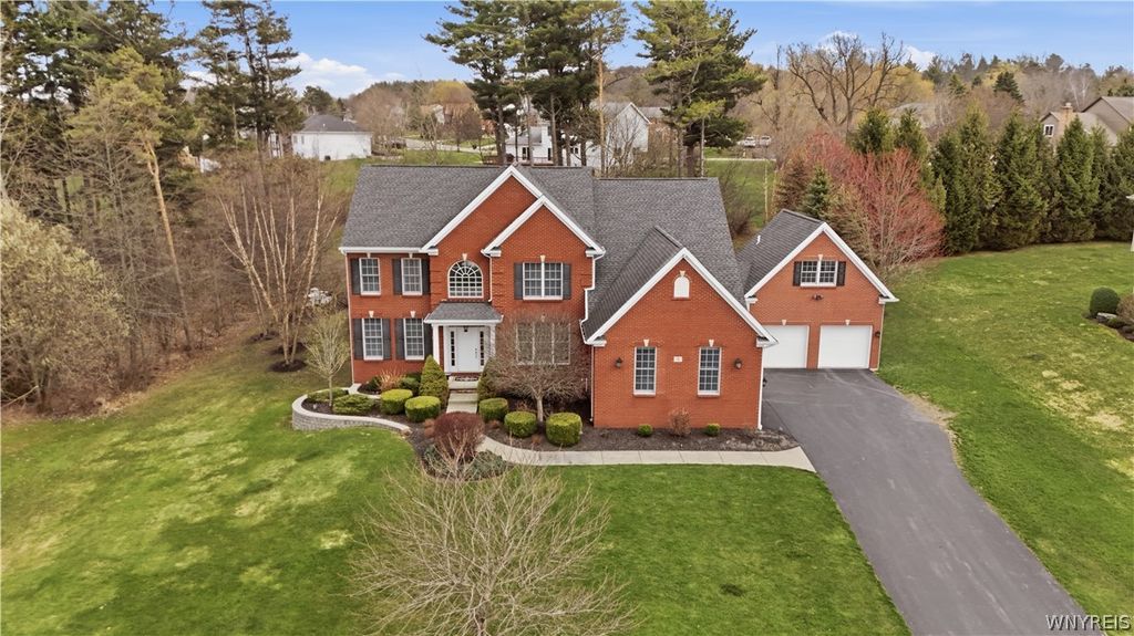 5 Kingfisher Court, Orchard Park, NY 14127