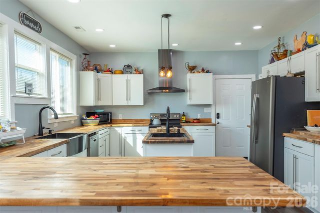 622 Rutherford Drive, Nebo, NC 28761