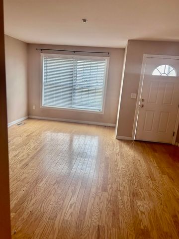 25 Shadowbrook Drive B, Hudson, NH 03051