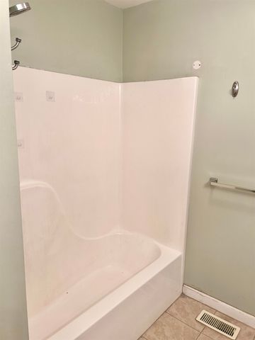 25 Shadowbrook Drive B, Hudson, NH 03051