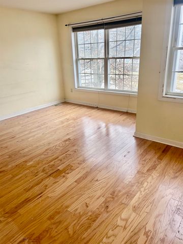 25 Shadowbrook Drive B, Hudson, NH 03051