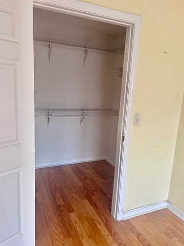 25 Shadowbrook Drive B, Hudson, NH 03051