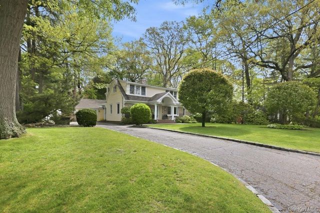 12 Woodland Avenue, Syosset, NY 11791