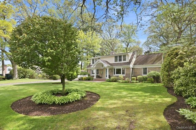 12 Woodland Avenue, Syosset, NY 11791