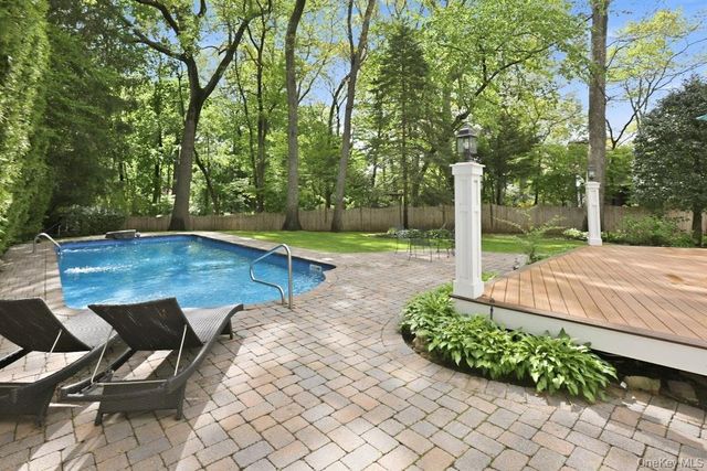 12 Woodland Avenue, Syosset, NY 11791