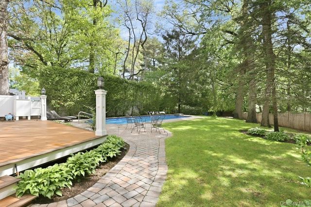 12 Woodland Avenue, Syosset, NY 11791