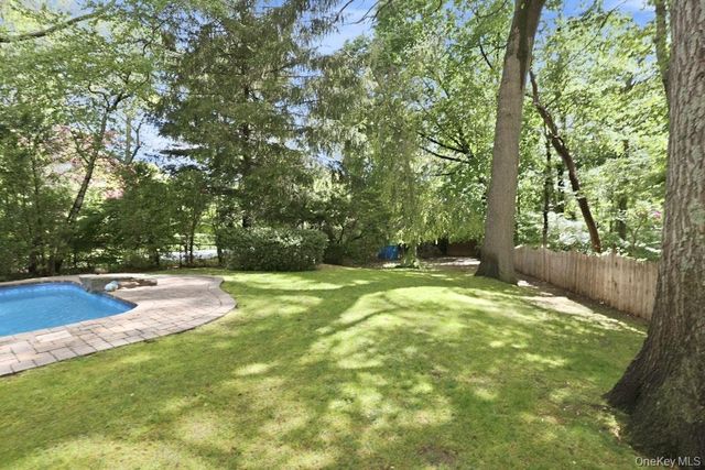 12 Woodland Avenue, Syosset, NY 11791