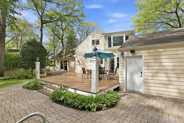 12 Woodland Avenue, Syosset, NY 11791